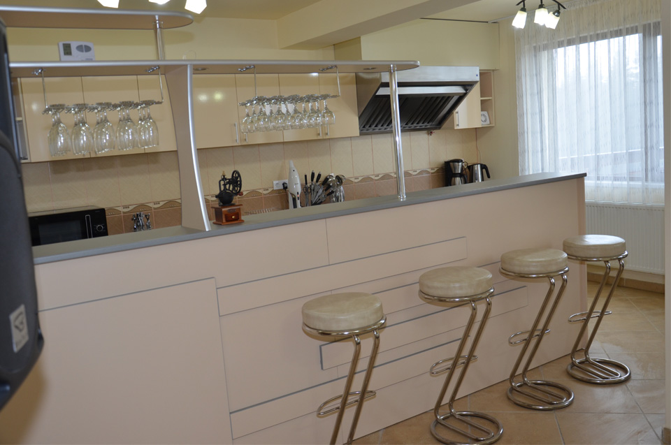 Bucatarie moderna si bar